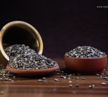 Karupu Ulunthu Split  (Black Gram Split – Unpeeled)